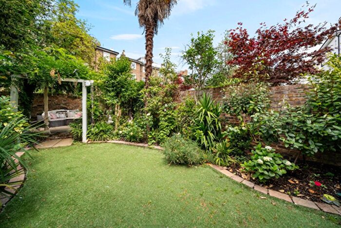 2 Bedroom Flat For Sale In Buckland Crescent, Belsize Park, London, NW3