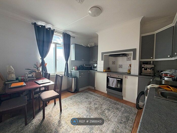 1 Bedroom Flat To Rent In Burley Road, Leeds, LS3
