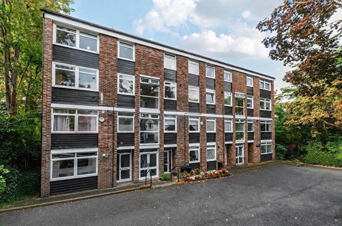 3 Bedroom Flat For Sale In Lubbock Road, Chislehurst, Kent, BR7