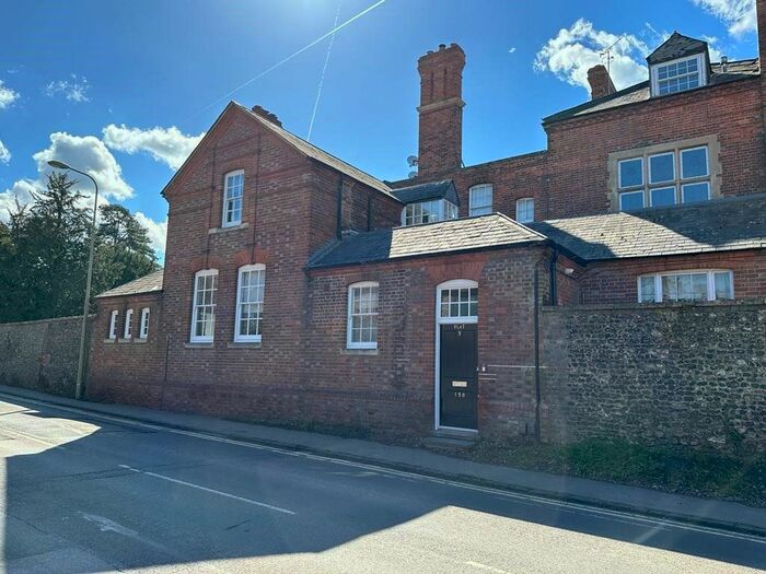 2 Bedroom Flat To Rent In The Street, Crowmarsh Gifford, Wallingford, OX10