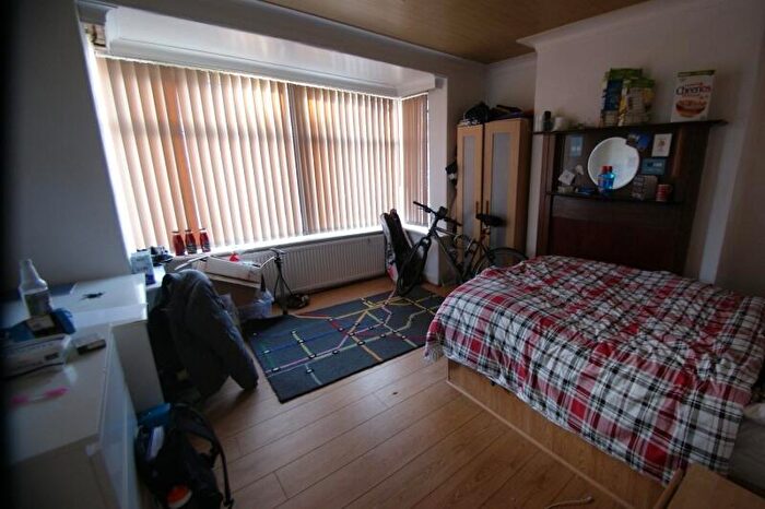 6 Bedroom Terraced House To Rent In Mayville Road, Hyde Park, Leeds, LS6