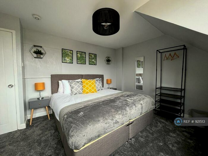 3 Bedroom Semi-Detached House To Rent In Thirlmere Avenue, Tilehurst, Reading, RG30