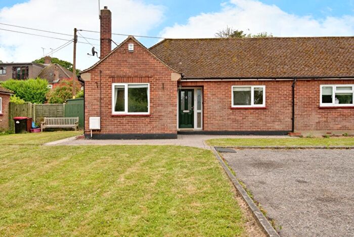 2 Bedroom Bungalow To Rent In Brentwood Road - Ingrave, CM13