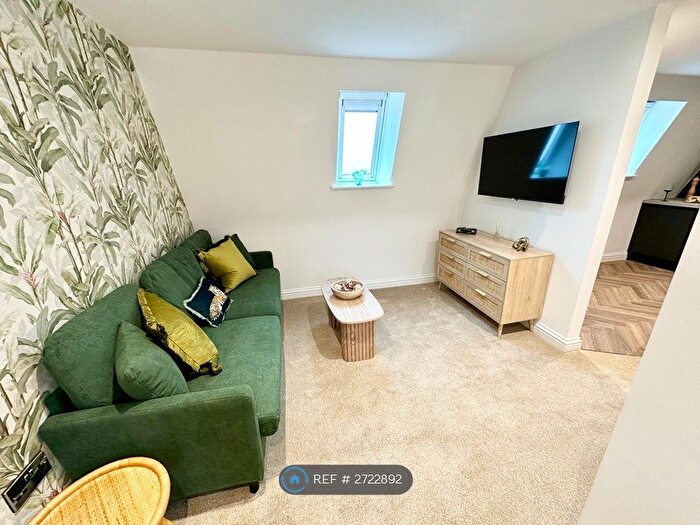 Studio To Rent In Old Town, Swindon, SN1