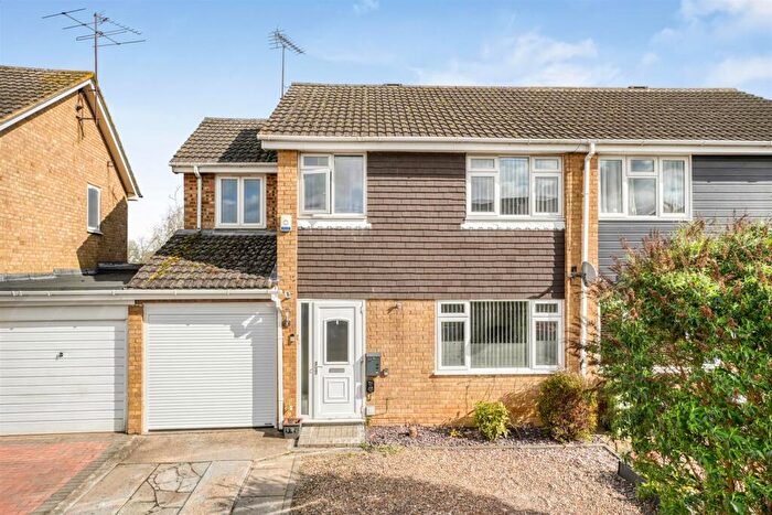 5 Bedroom Semi Detached House For Sale In Byron Drive, Newport Pagnell, MK16