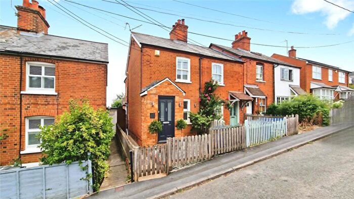 2 Bedroom End Of Terrace House For Sale In Rose Hill, Binfield, Bracknell, Berkshire, RG42