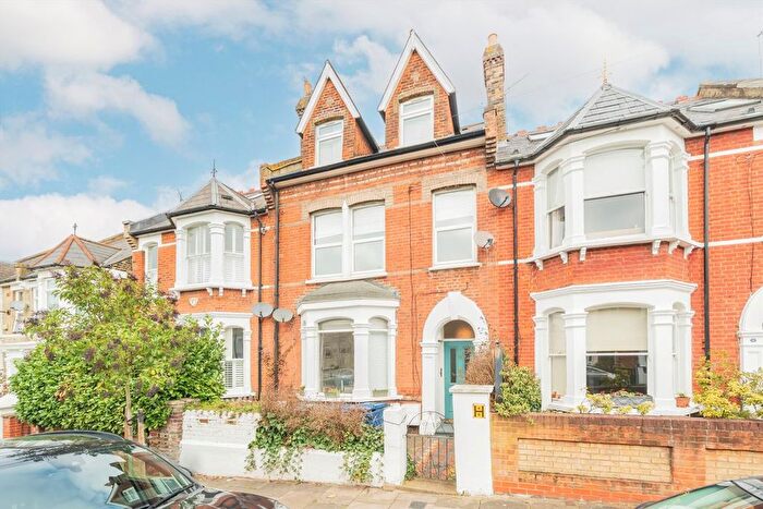 2 Bedroom Flat For Sale In Brougham Road, Acton, W3