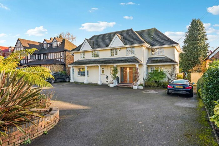 6 Bedroom Detached House For Sale In Park Avenue, Rickmansworth, WD3