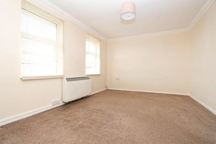 2 Bedroom Flat To Rent In Hazelwood, Benfleet, SS7