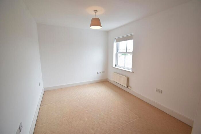 2 Bedroom Apartment To Rent In Avenue Elmers, Surbiton, KT6