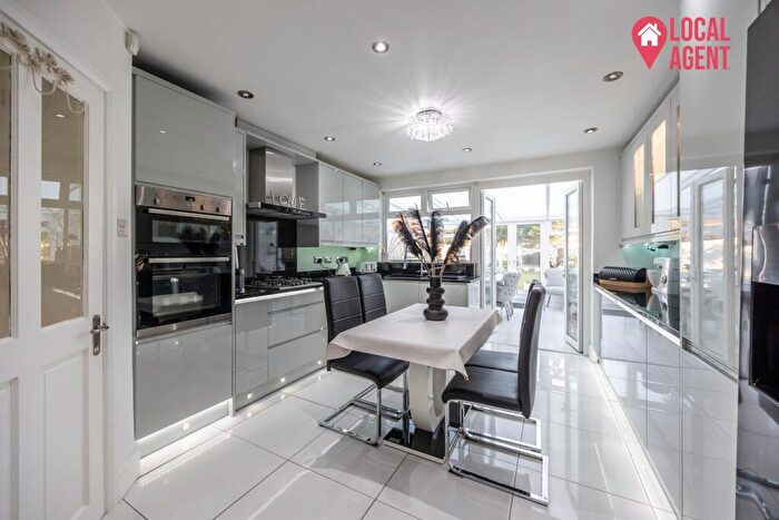 4 Bedroom Semi Detached House For Sale In Willersley Avenue, Sidcup, DA15