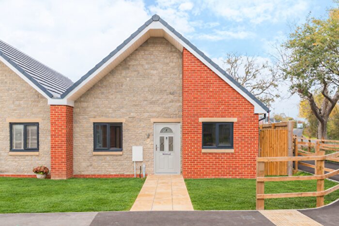 2 Bedroom Semi-Detached Bungalow For Sale In Kingsdown Retirement Village, Kingsdown Road, Swindon, SN3