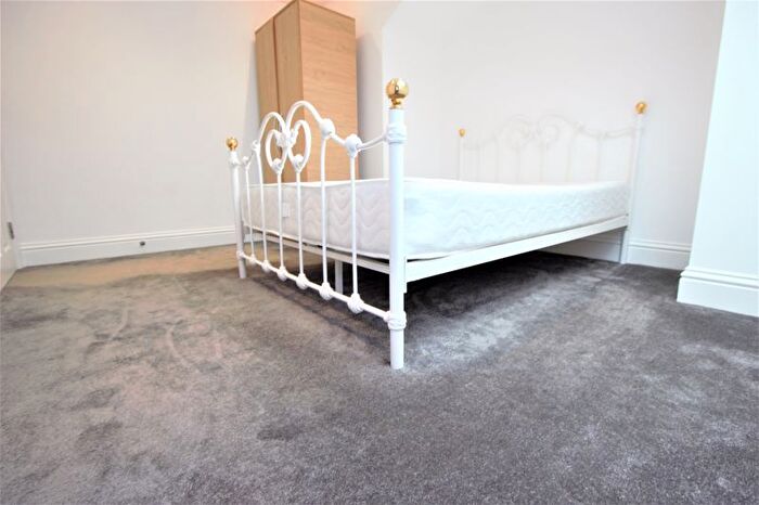 2 Bedroom Flat To Rent In Broadway Parade, London, N8