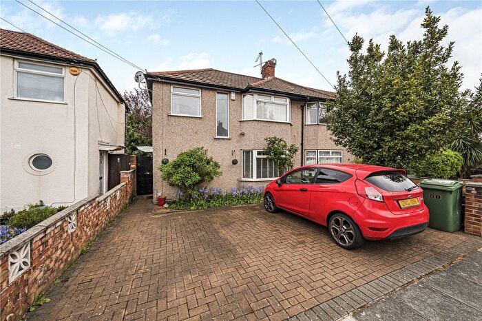 3 Bedroom End Terrace House For Sale In Hall Farm Drive, Whitton, TW2
