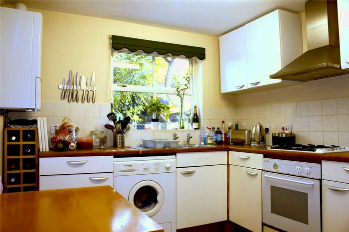 1 Bedroom Apartment To Rent In Moriatry Close, Holloway, London, N7