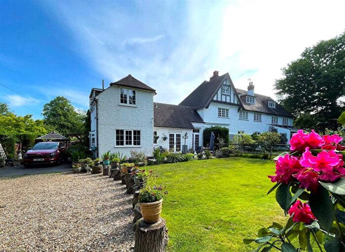 3 Bedroom Semi-Detached House For Sale In Lower Kingswood, Tadworth, Surrey, KT20