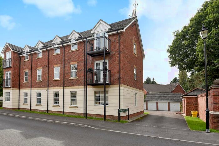 2 Bedroom Apartment To Rent In Newbury, Berkshire, RG14