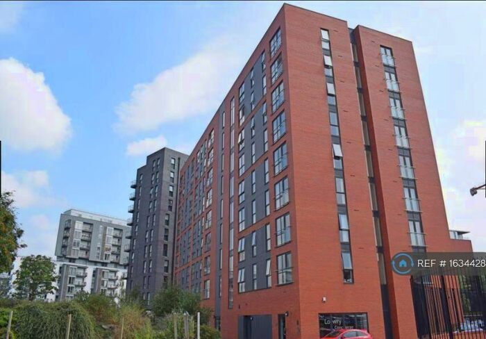 3 Bedroom Flat To Rent In The Riley Building, Salford, M5
