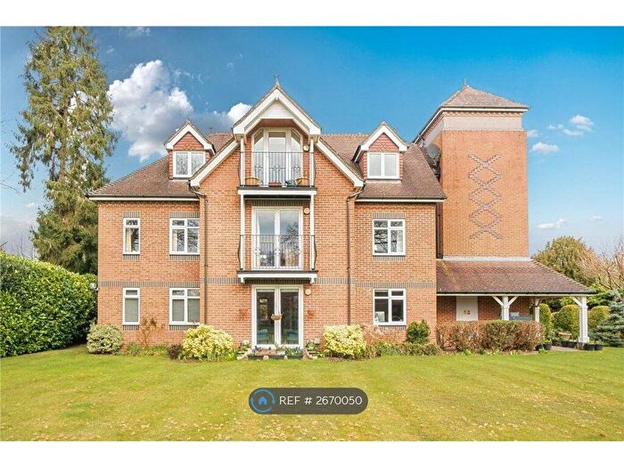 2 Bedroom Flat To Rent In Audley House, Farnham, GU9