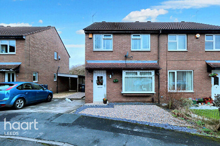 3 Bedroom Semi-Detached House For Sale In White Laithe Gardens, Leeds, LS14