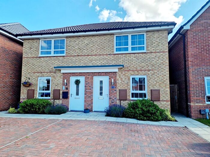 2 Bedroom Semi-Detached House For Sale In Slingsby Drive, Fernwood, Newark, NG24