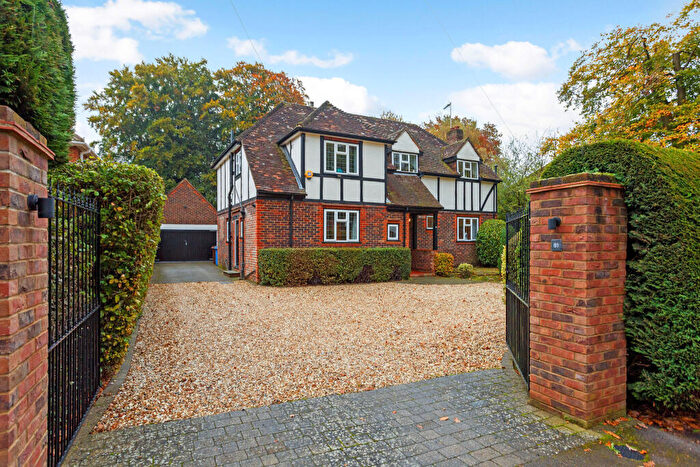 4 Bedroom Detached House For Sale In Avenue Road, Farnborough, GU14