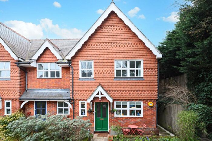 3 Bedroom End Of Terrace House For Sale In Hadley Place, Weybridge, Surrey, KT13