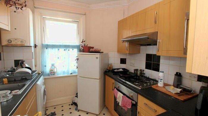 Studio To Rent In Green Lanes, London, N13