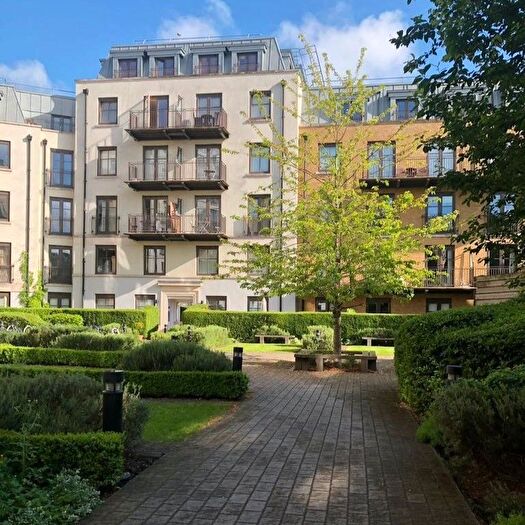 1 Bedroom Flat To Rent In Highbury Gardens, London, N7