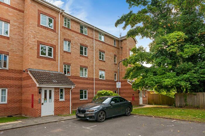 2 Bedroom Apartment To Rent In High Wycombe, Buckinghamshire, HP13