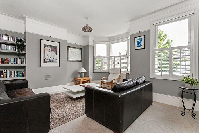 2 Bedroom Flat For Sale In Wallwood Road, Upper Leytonstone, E11