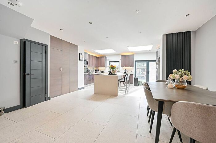 4 Bedroom Terraced House For Sale In Court Way, Acton, London, W3