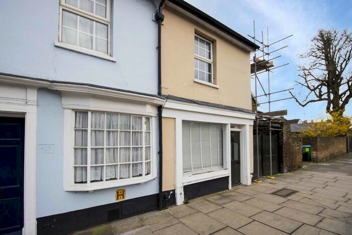 2 Bedroom Property To Rent In High Street, Hampton, TW12