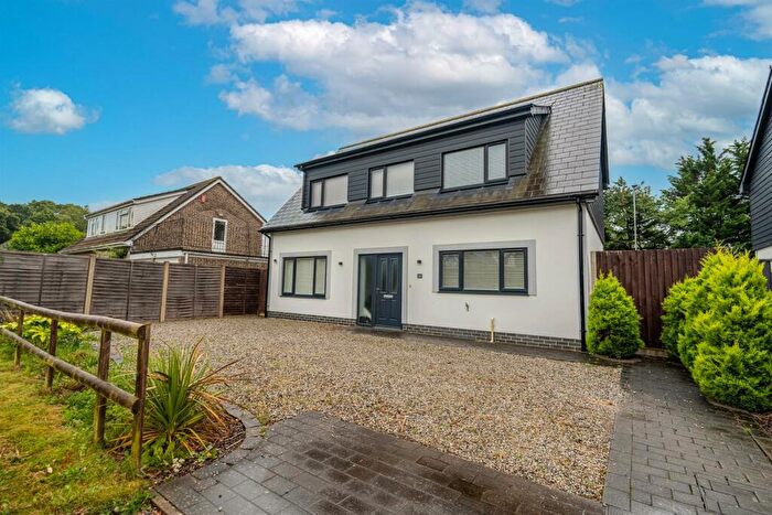 3 Bedroom Detached House To Rent In Hayes Close, Wimborne, BH21