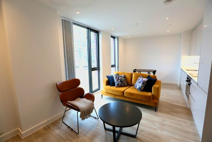 2 Bedroom Apartment To Rent In Queen Street, Manchester, Greater Manchester, M3