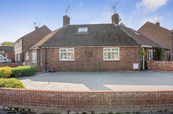 2 Bedroom Bungalow For Sale In Peel Close, Windsor, Berkshire, SL4