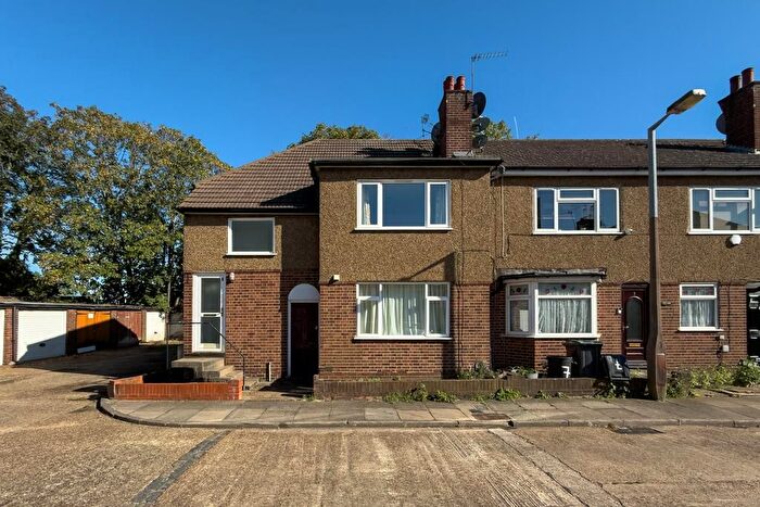 2 Bedroom Maisonette For Sale In Shelbourne Road, London, N17