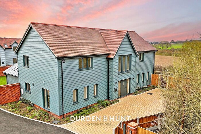 4 Bedroom Detached House For Sale In Epping Lane, Stapleford Tawney, RM4