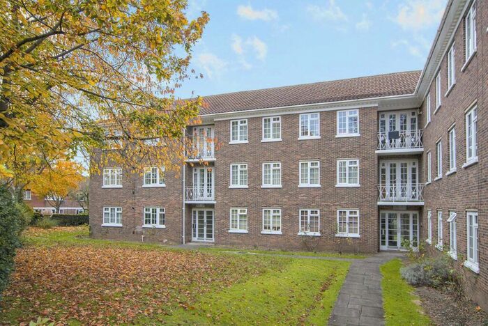 2 Bedroom Flat To Rent In Beverley Hyrst, Croydon, CR0