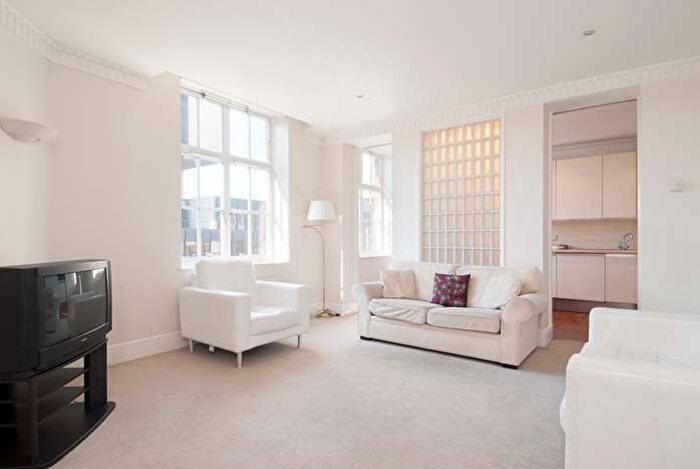 3 Bedroom Flat To Rent In Russell Square, London, WC1B