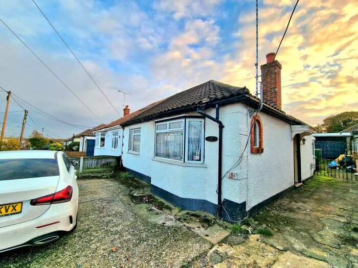 Houses for sale & to rent in SS6 8JH, Derwent Avenue, Wheatley Rayleigh