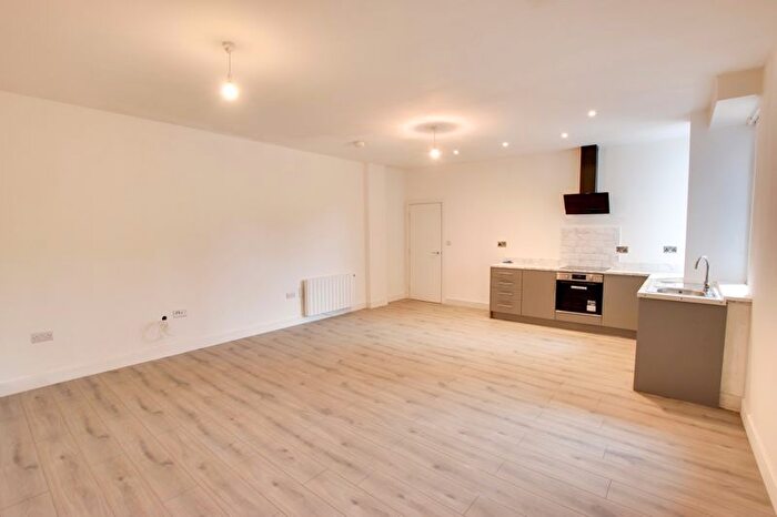2 Bedroom Flat To Rent In Windsor Road, Trowbridge, BA14