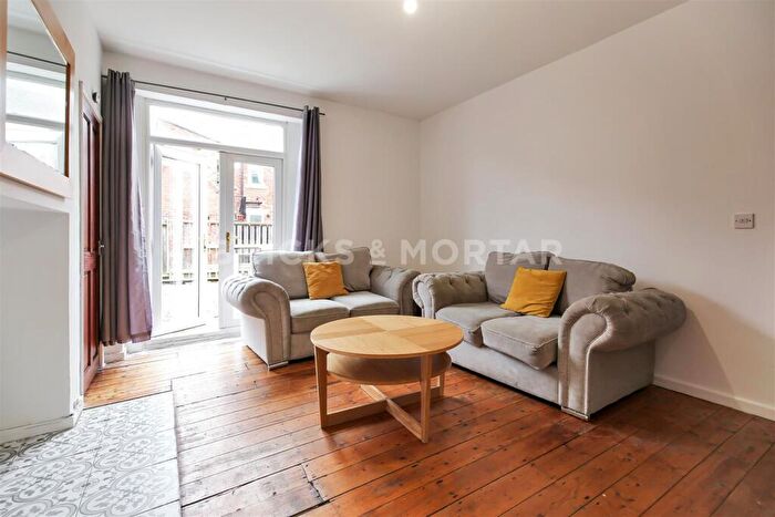 2 Bedroom Flat To Rent In Fifth Avenue, Heaton, Newcastle Upon Tyne, NE6