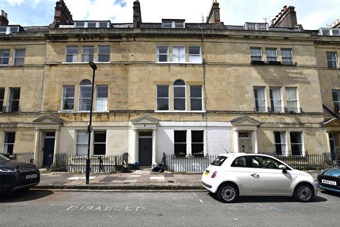 2 Bedroom Flat To Rent In Beaufort East, Bath, Somerset, BA1