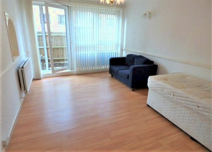 2 Bedroom Maisonette To Rent In Coniston House Southern Grove, London, E3