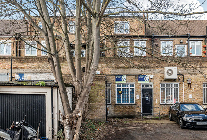 2 Bedroom Apartment For Sale In London Road, Morden, SM4