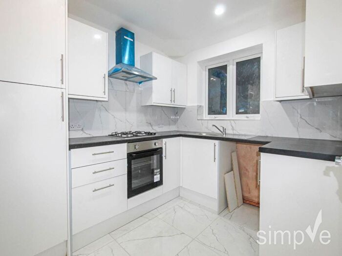 2 Bedroom Maisonette To Rent In Laburnum Road, Hayes, Middlesex, UB3