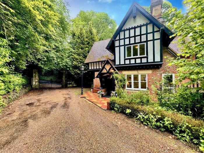 3 Bedroom Cottage To Rent In Sandhills Lodge, RH1