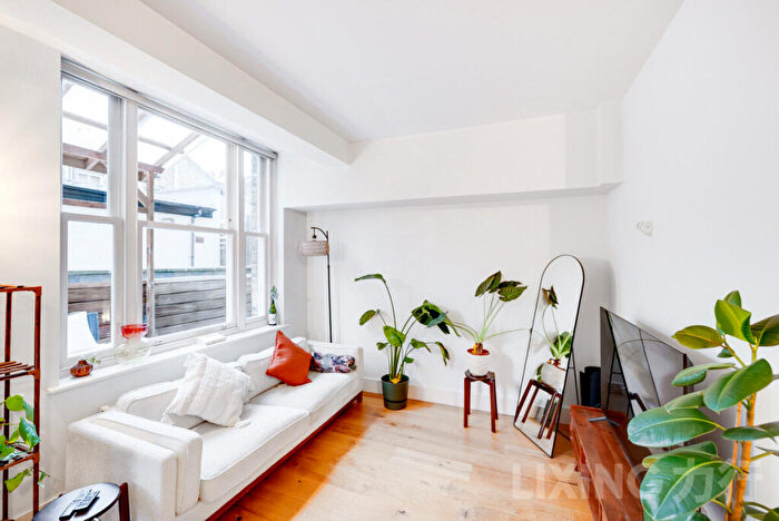 2 Bedroom Apartment For Sale In Old Nichol Street, Shoreditch, E2