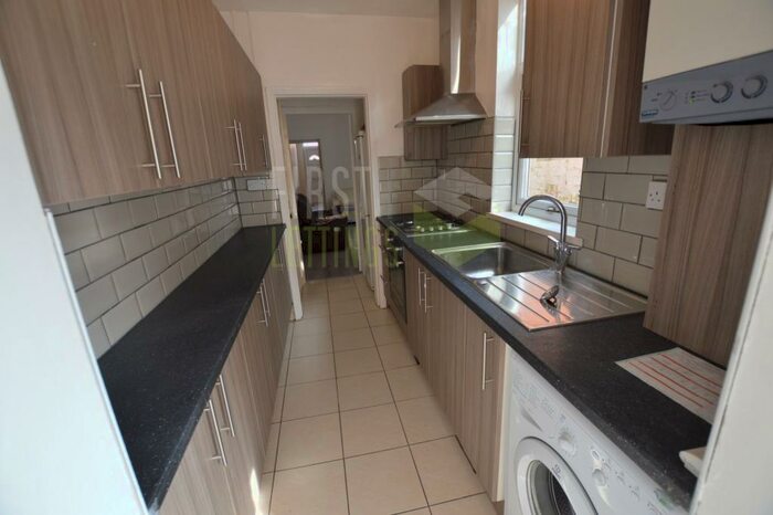 3 Bedroom Terraced House To Rent In Bulwer Road, Leicester, LE2